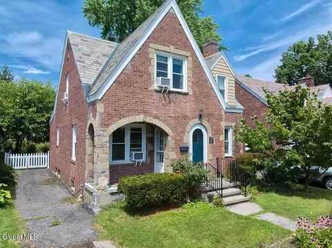 130 Fleetwood Ave, Albany, NY 12209
