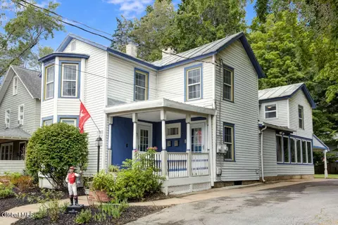 121 Lincoln Ave, Saratoga Springs, NY 12866