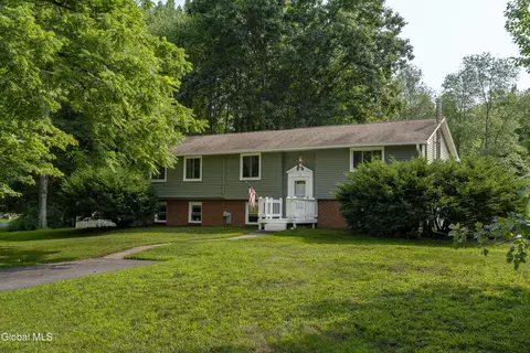 11 Donna Dr, Gansevoort, NY 12831