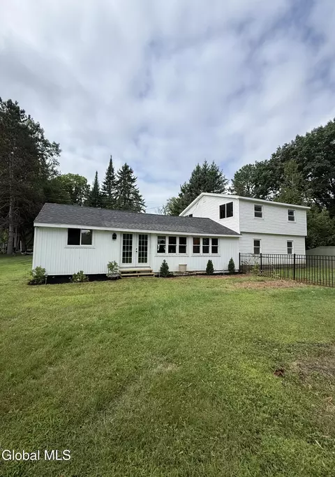 5 Old Bend Rd, Fort Edward, NY 12828