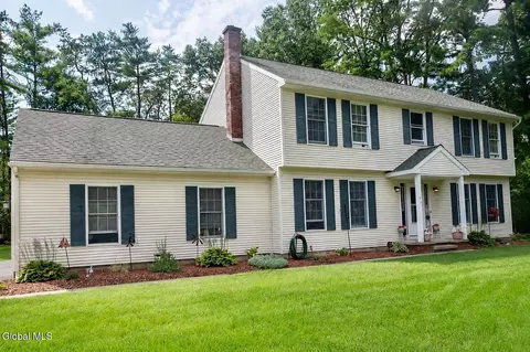 10 Willow Rd, Queensbury, NY 12804