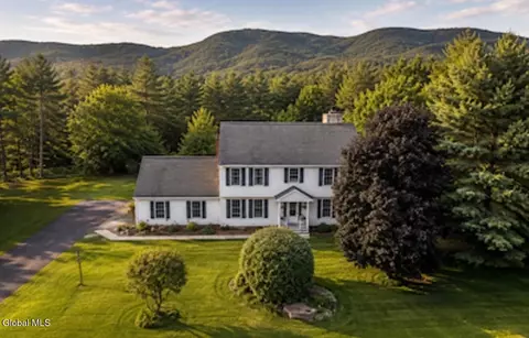 10 Willow Rd, Queensbury, NY 12804