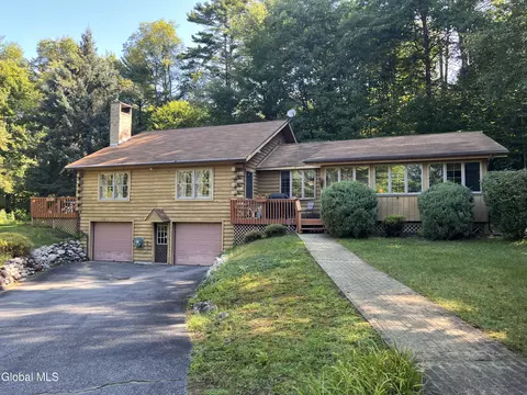 548 White Schoolhouse Rd, Chestertown, NY 12817