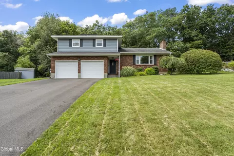 7 Stutz Ave, Latham, NY 12110