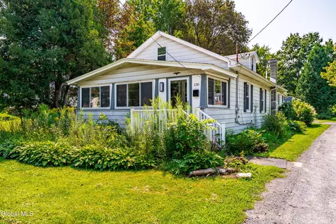 130 Manor Ave, Cohoes, NY 12047