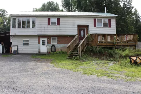 457 N Creek Rd, Greenfield, NY 12833