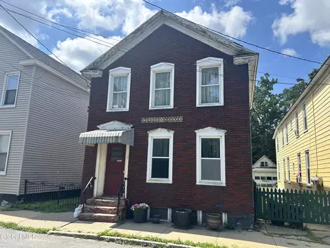 16 River St, Schenectady, NY 12305