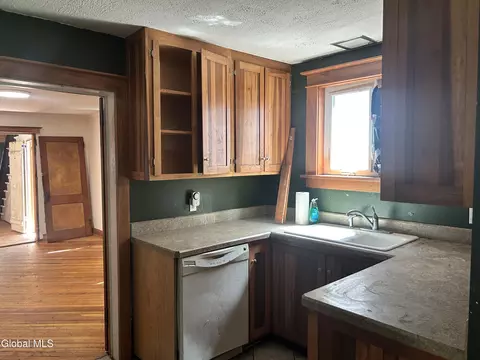 Kitchen - 16 River St, Schenectady, NY 12305 photo 3 of 4