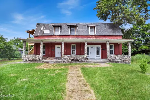 5 Maple St, Whitehall, NY 12887