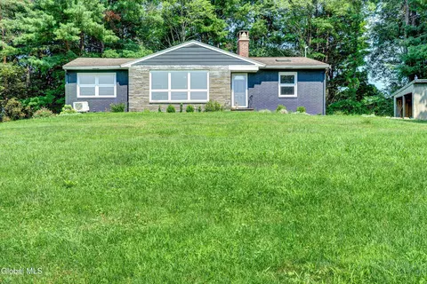 13 Woodridge Rd, Wynantskill, NY 12198