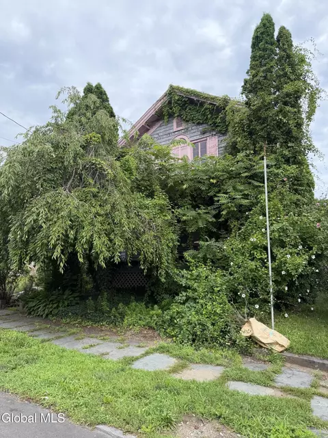 43 Spring St, Kingston, NY 12401