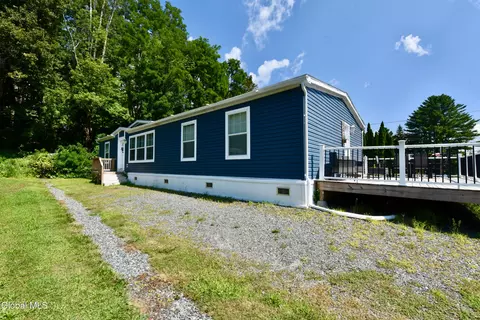15 Haines St, Mayfield, NY 12117