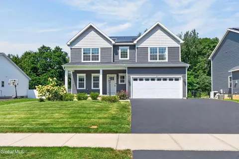 38 Wyatts Cir, Rensselaer, NY 12144