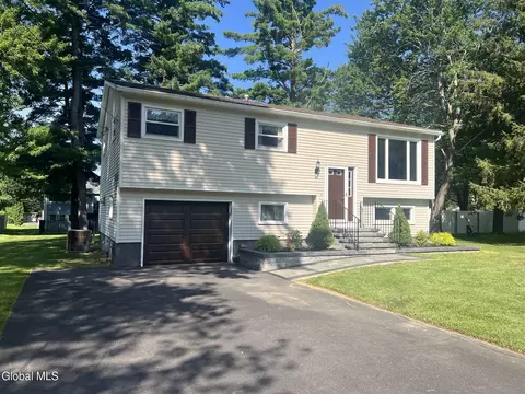62 Walnut Dr, Clifton Park, NY 12065