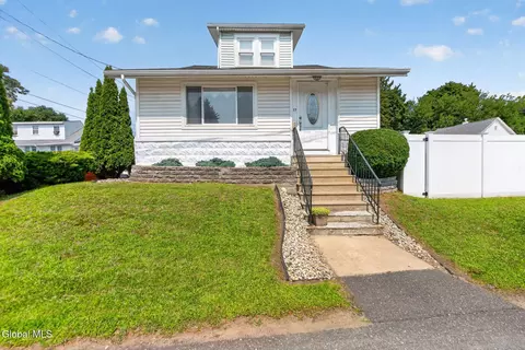 17 Osborne Rd, Colonie, NY 12205