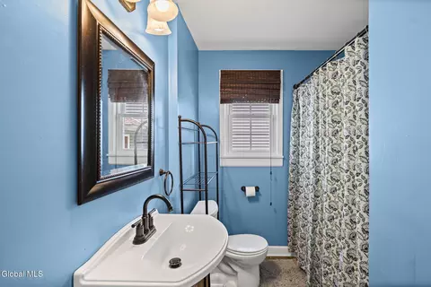 Bath - 1309 Sumner Ave, Schenectady, NY 12309 photo 1 of 4
