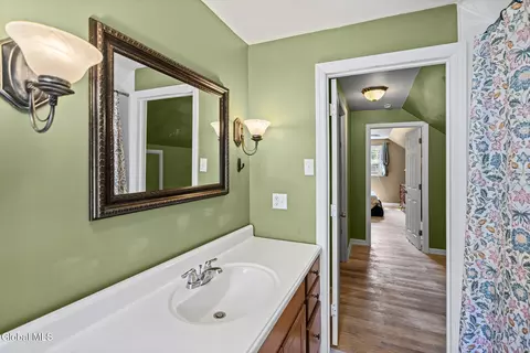 Bath - 1309 Sumner Ave, Schenectady, NY 12309 photo 4 of 4