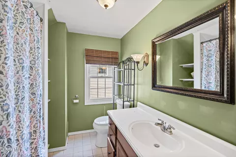 Bath - 1309 Sumner Ave, Schenectady, NY 12309 photo 3 of 4