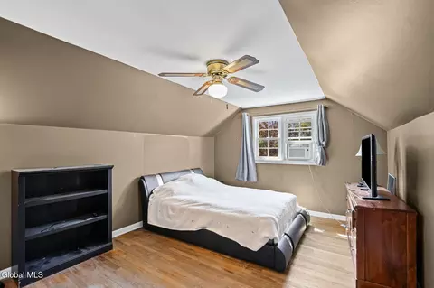 Bedroom - 1309 Sumner Ave, Schenectady, NY 12309 photo 7 of 9