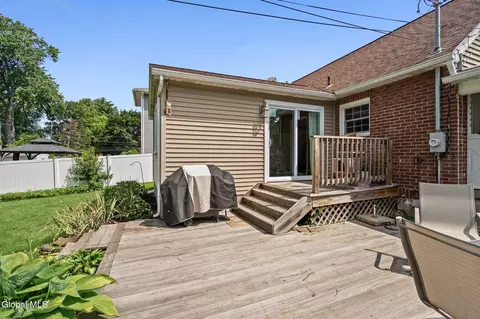 Exterior - 1309 Sumner Ave, Schenectady, NY 12309 photo 4 of 8