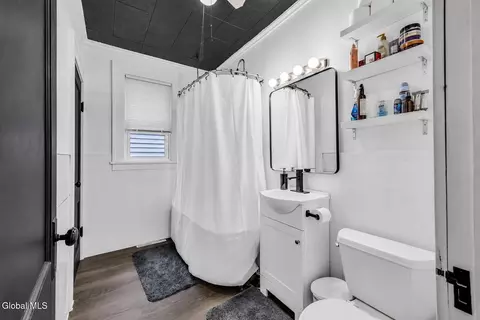 Bath - 2101 Colgate Pl, Schenectady, NY 12304 photo 1 of 3