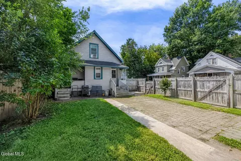 Exterior - 2101 Colgate Pl, Schenectady, NY 12304 photo 2 of 3