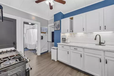 Entry Way - 2101 Colgate Pl, Schenectady, NY 12304 photo 1 of 3