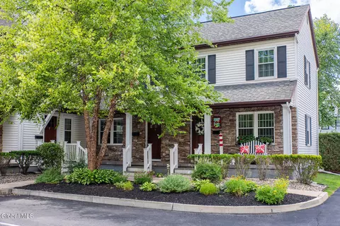 11 Cottage St #6, Saratoga Springs, NY 12866