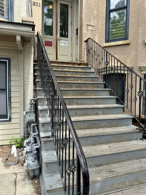 301 Clinton Ave, Albany, NY 12210