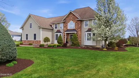 22 Grandview Dr, Queensbury, NY 12804