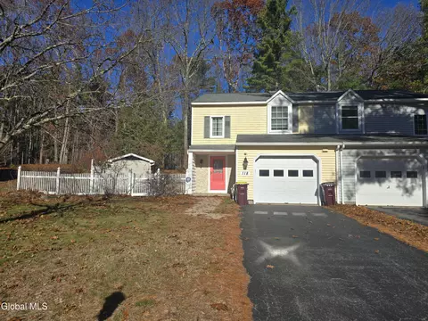 118 Deer Run Dr, Ballston Spa, NY 12020