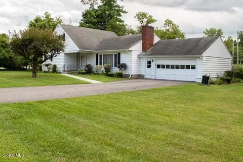 72 Meadow Ln, Queensbury, NY 12804