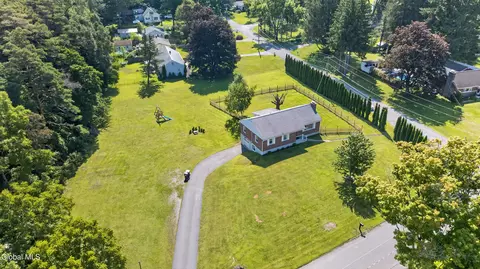 8 Gardner Rd, Wynantskill, NY 12198