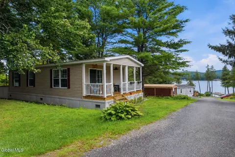 17 Easy St, Schroon Lake, NY 12870
