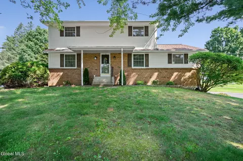 3 Cambridge Dr, Clifton Park, NY 12065