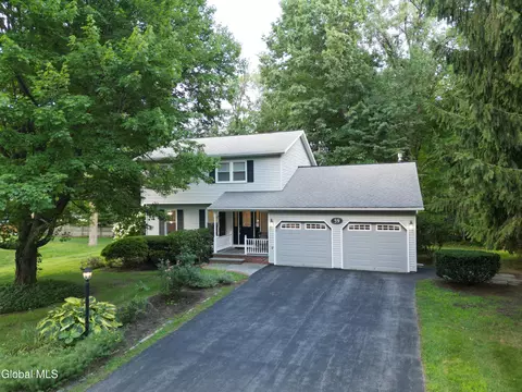59 Esopus Dr, Clifton Park, NY 12065