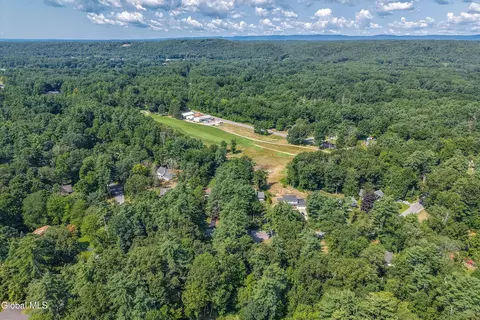 10 Carefree Ln, Wilton, NY 12831