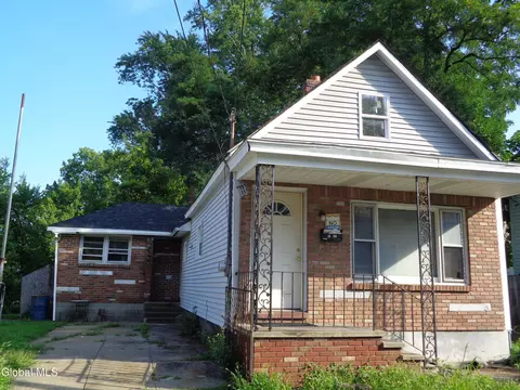 1552 4th Ave, Schenectady, NY 12303
