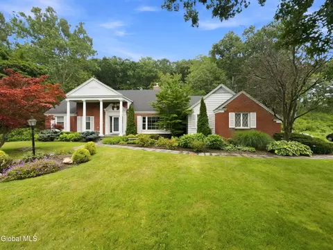 7 Macaffer Dr, Menands, NY 12204