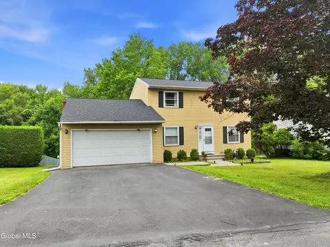 5 Mohican Pl, Albany, NY 12208