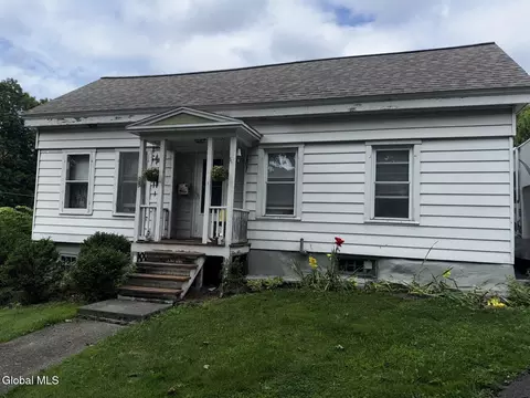 25 River St, Chatham, NY 12037