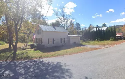672 Jackson Summit Rd, Mayfield, NY 12117