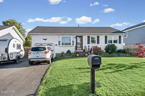 5 Ballina St, Troy, NY 12180