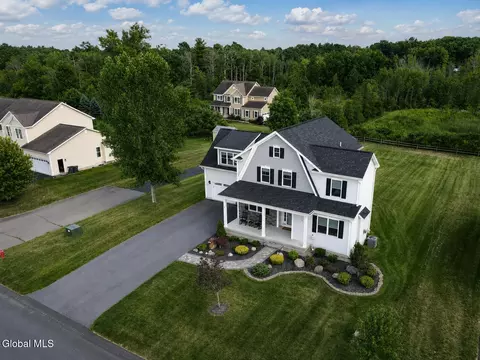 21 Tisdale Ln, Clifton Park, NY 12065