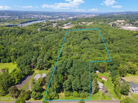 118 Glenmore Rd, Troy, NY 12180