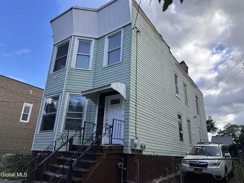 476 2nd St, Albany, NY 12206