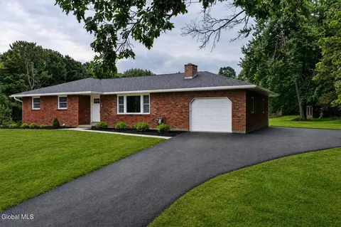 226 Snyders Lake Rd, Wynantskill, NY 12198