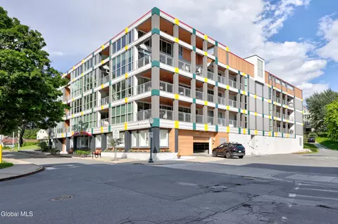 128 Henry St #405, Saratoga Springs, NY 12866
