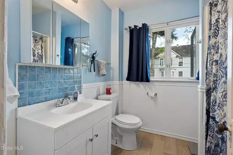 Bath - 112 Fales Ct, Troy, NY 12180 photo 2 of 3
