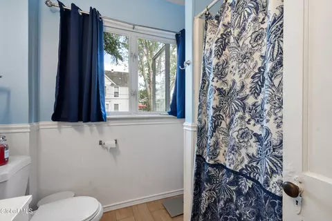 Bath - 112 Fales Ct, Troy, NY 12180 photo 3 of 3